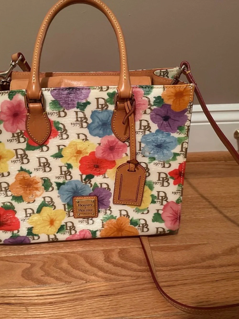 NWOT Dooney & Bourke Floral Tote-Beautiful!